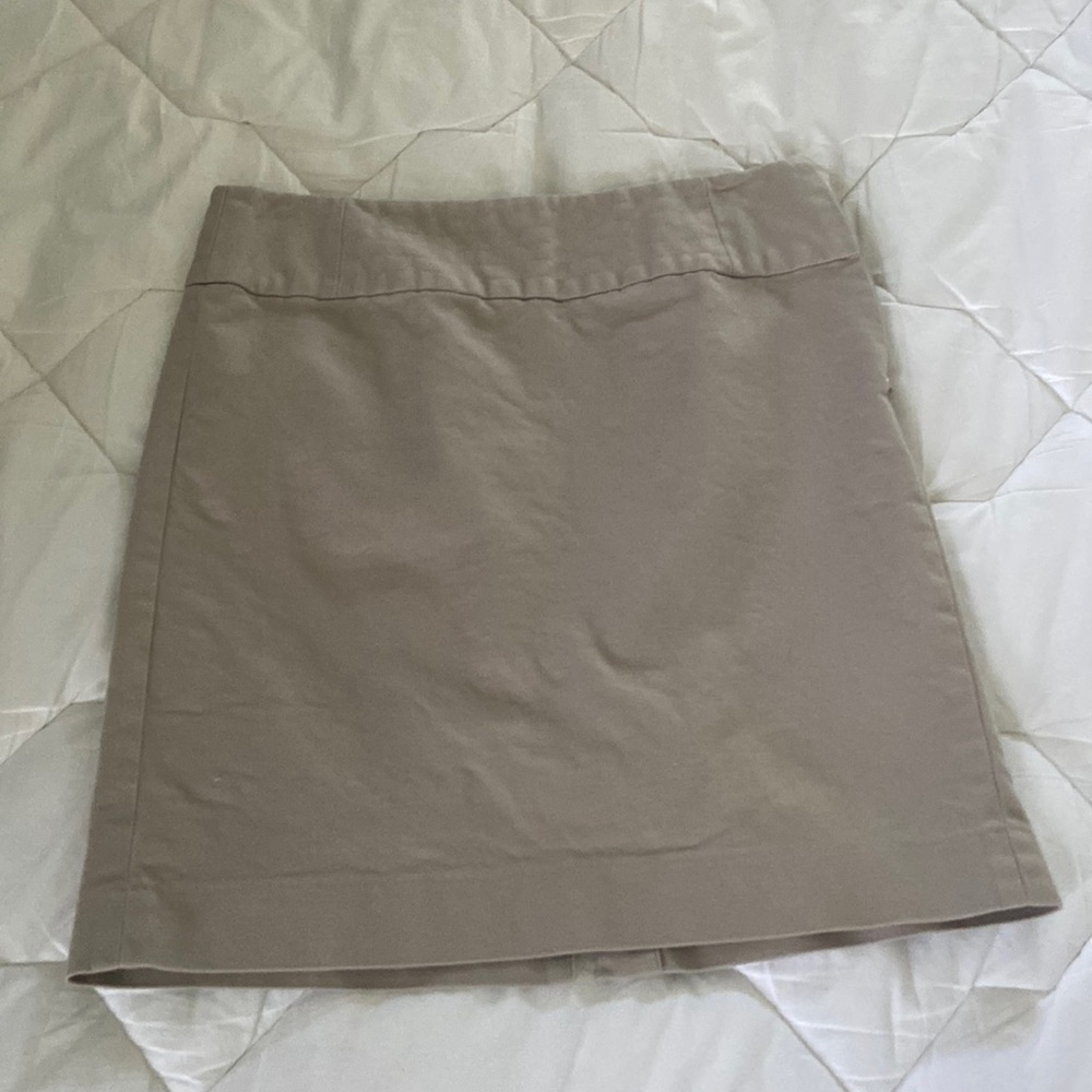 Beige size 6 banana republic Aline skirt with side zipper